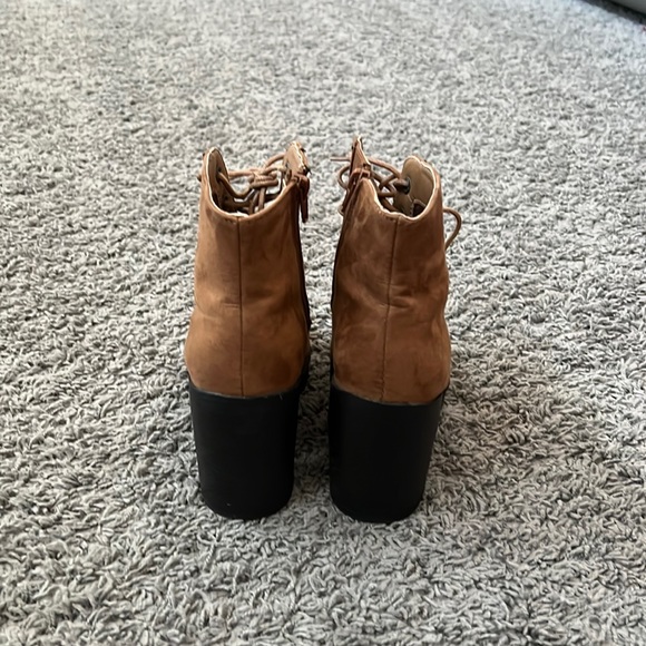 Tan side zip suede chunky heeled boots - Picture 4 of 7